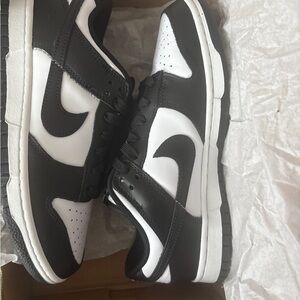 Nike Men's Classic Black and White Sneakers